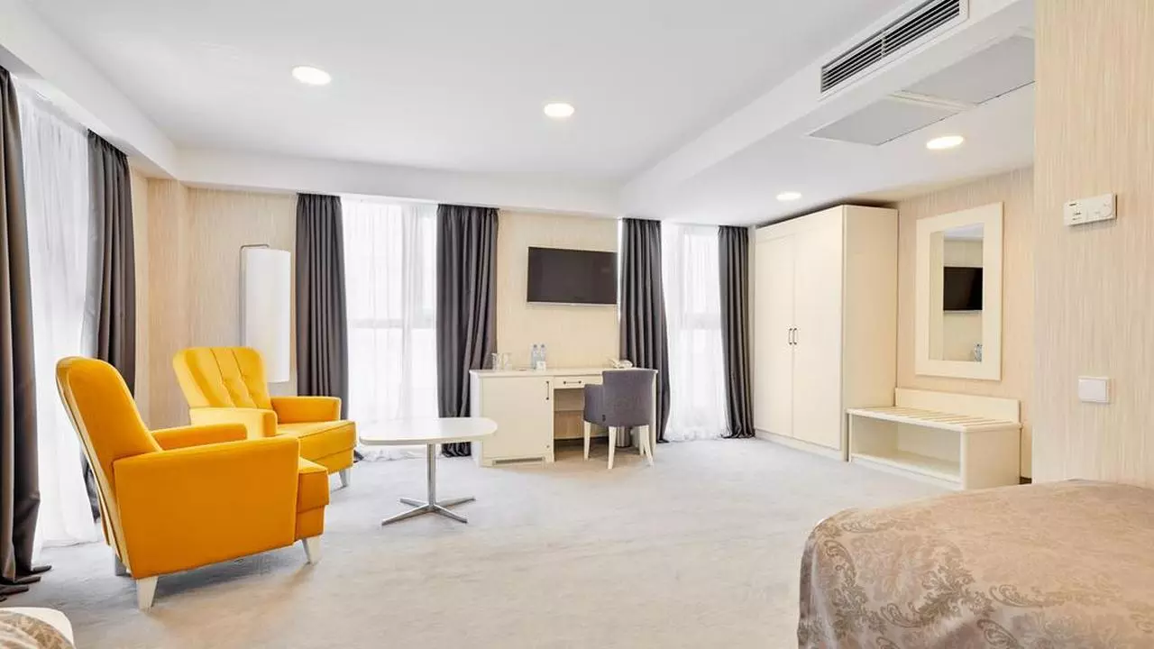 GALLERYPLACE_SHABAVIZ (13).jpg